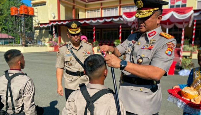 Tradisi Potong Rambut dan Siraman Air Bunga Warnai Awal Pendidikan Bintara Polri di SPN Polda Sulbar