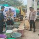 Polres Polman Salurkan 8.000 Liter Air Bersih, Warga Terdampak Kekeringan di Binuang Sambut Haru