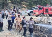 Polres Pasangkayu Gerak Cepat Padamkan Kebakaran Lahan Dekat Sekolah