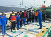 Kapolda Sulbar Kirim 30 Ton Air Bersih ke Pulau Ambo, Polisi Tempuh Laut Demi Warga