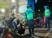 Saat Malam Menyelimuti, Polantas Polda Sulbar Hadir Menjaga dan Menyapa Warga