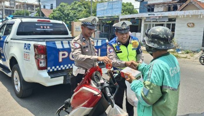 Polantas Karib Turun ke Jalan, Jumat Berkah Hapus Lelah Pejuang Nafkah di Mamuju