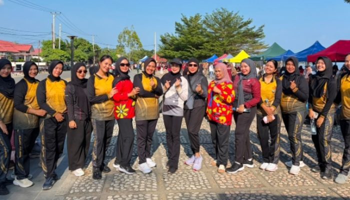 Polwan Polres Pasangkayu Ramaikan CFD, Bangun Kedekatan Dengan Masyarakat