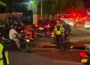Rompi Hijau Menyala di Tengah Malam Mamuju, Polantas Hadir Jaga Jalan Sekaligus Rangkul Warga
