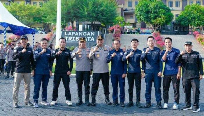“Makin Mencintai Sulbar, Makin Cepat Dimutasi”, Pesan Haru Irjen Adi Deriyan di Apel Terakhir Polda Sulbar