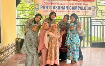 Jumat Berkah, Ditlantas Polda Sulbar Sambangi Pesantren Campaloga dan Bagikan Sembako kepada Warga