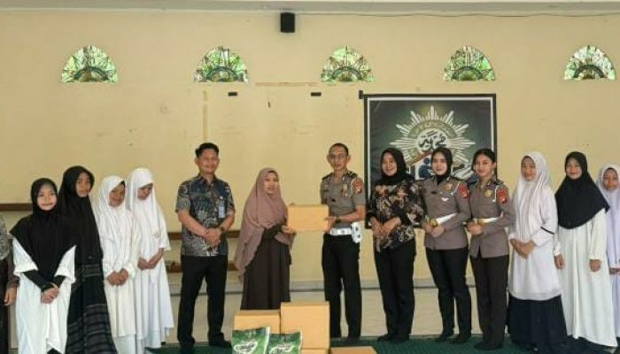 Jumat Berkah, Polantas Polda Sulbar Datangi Panti Asuhan Putri Manakarra, Bawa Bantuan dan Kebahagiaan