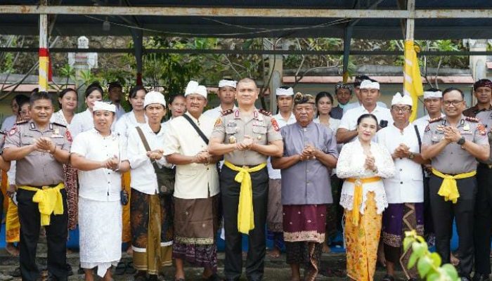 Minggu Kasih di Pura Mamuju, Kapolda Sulbar Ajak Rawat Toleransi