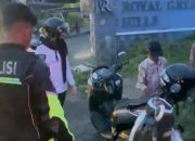 Kakek Kelelahan di Pinggir Jalan, Polisi Polda Sulbar Turun Tangan Antar hingga ke Tasiu