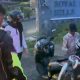 Kakek Kelelahan di Pinggir Jalan, Polisi Polda Sulbar Turun Tangan Antar hingga ke Tasiu