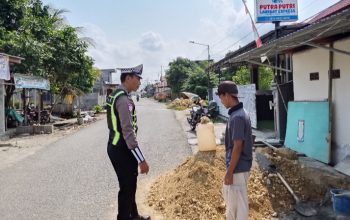 Material Bangunan di Bahu Jalan Jadi Sorotan, Sat Lantas Polres Pasangkayu Beri Imbauan