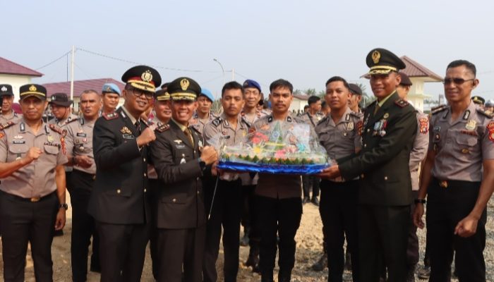 Kapolres Pasangkayu Beri Kejutan HUT TNI ke-81, Sinergi TNI-Polri Makin Solid