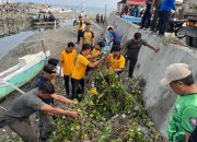 Polres, Pemkab dan TNI Gotong Royong Bersihkan Kawasan Sungai Pasangkayu
